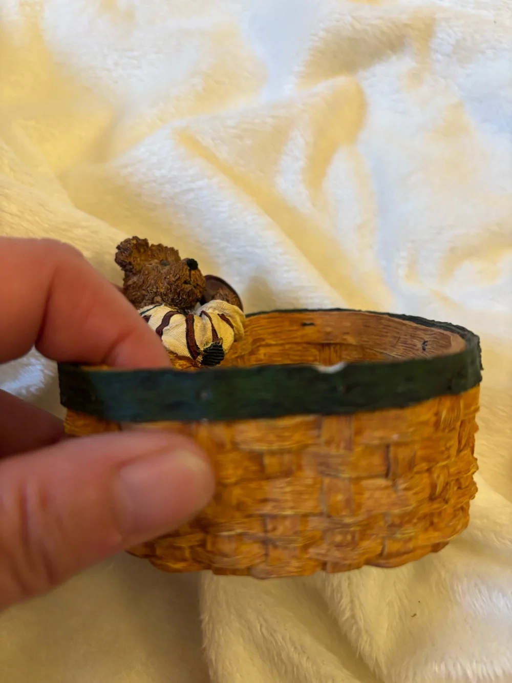 Boyd’s Collection Ltd resin dish